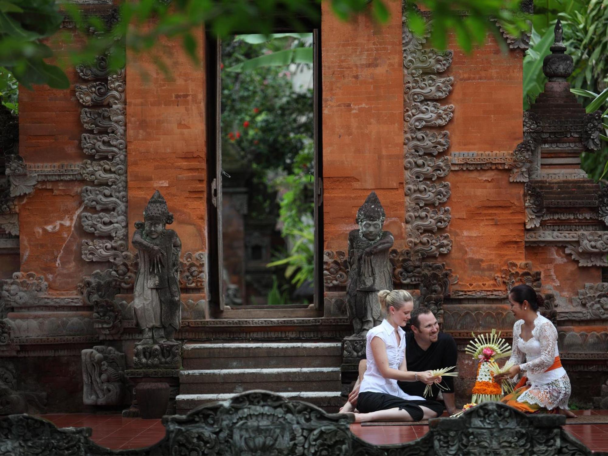กรียา ซานเทรียน อะ บีช รีสอร์ท ซานูร์ ภายนอก รูปภาพ